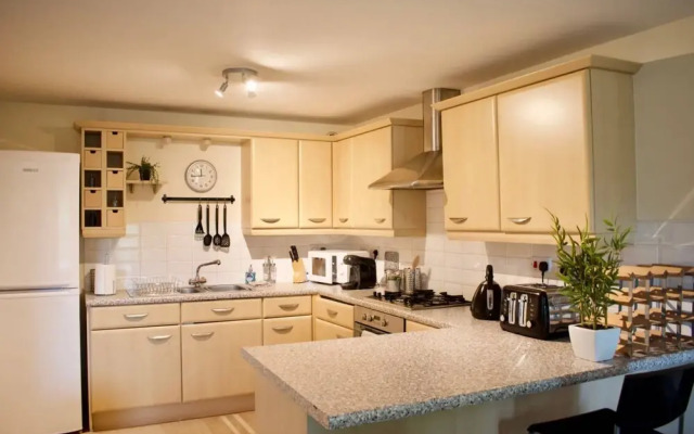 Spacious 3 Bed Apartment in Central Location