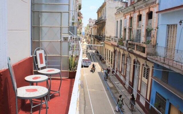 Colonial Hostel House in Havana's heart