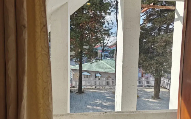 Hotel Himalayan Club
