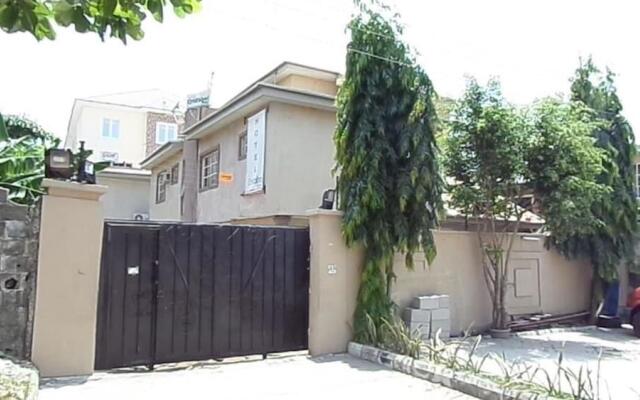 Cristabol Apartments