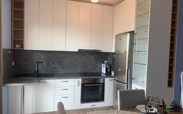 Modern cozy apt w/in 10 min walk from main square