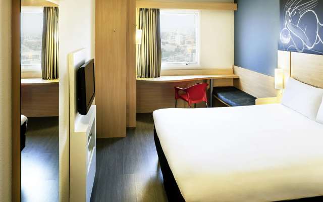 ibis Macae