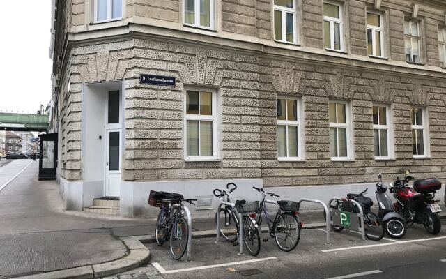 Modern Apartment in Vienna With Library