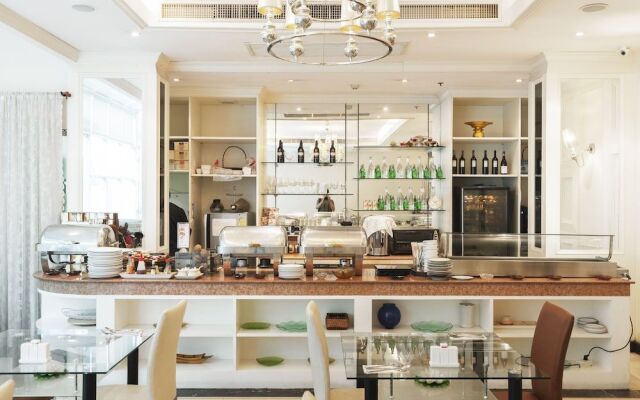 Maple Haus Sukhumvit 33 by Favstay
