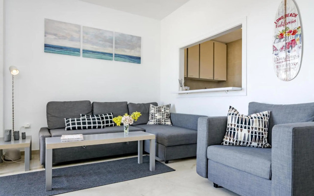 LL- Cozy apartment just next to the beach