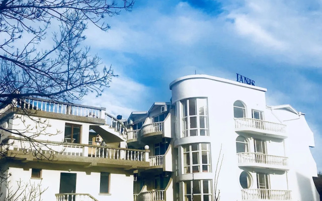 HOTEL Yanis