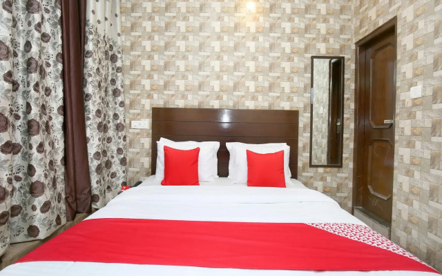 OYO 13700 Hotel Star Palace