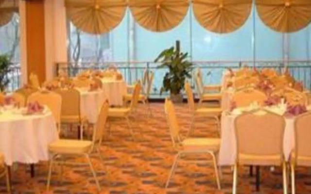 Yantai Celebrity Hotel