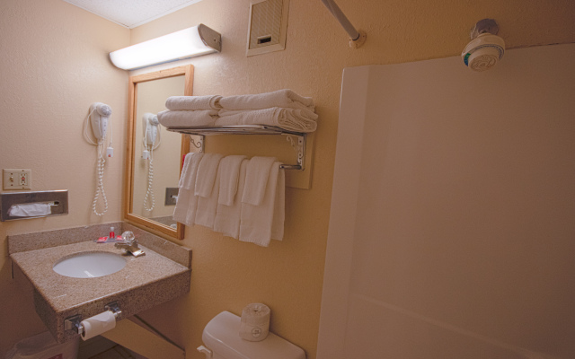 Econo Lodge Junction City I-70 Near Fort Riley