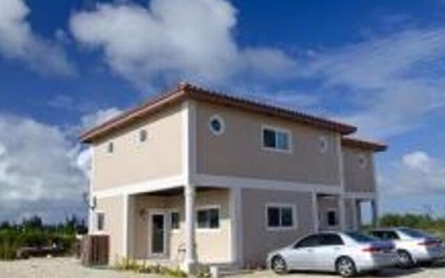 Two-Bedroom Townhouse near Coral Harbour Beach