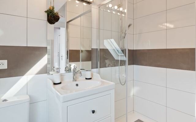 Fascinating Apartment in Bayeux With Communal Terrace/living Room and Kitchen