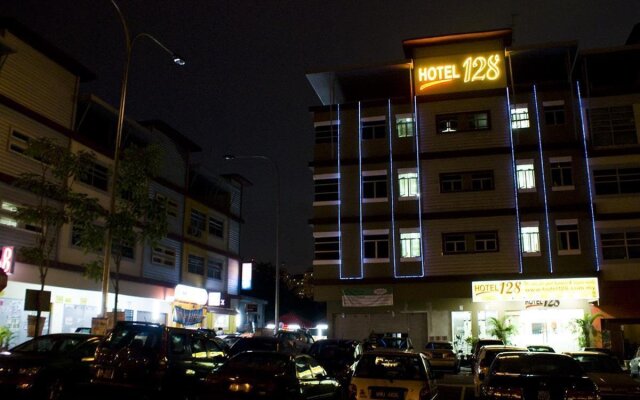 Hotel 128
