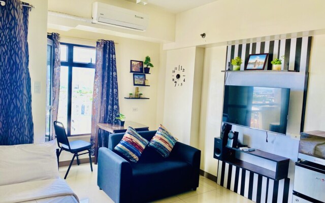 Mabolo Garden Flats by Sleeping Forest