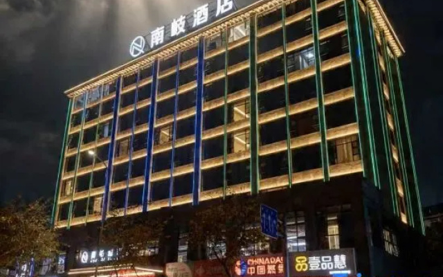 Nanqi Hotel (Baise Station Branch at Baise Uprising Memorial Hall) – Exterior – Baise