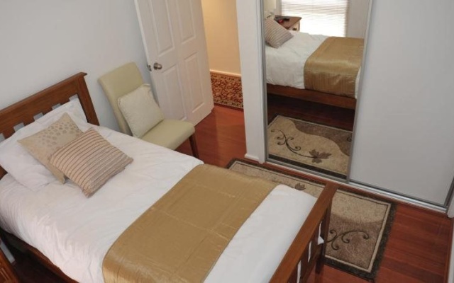 The Pommy Tree – Guest Rooms – Belconnen