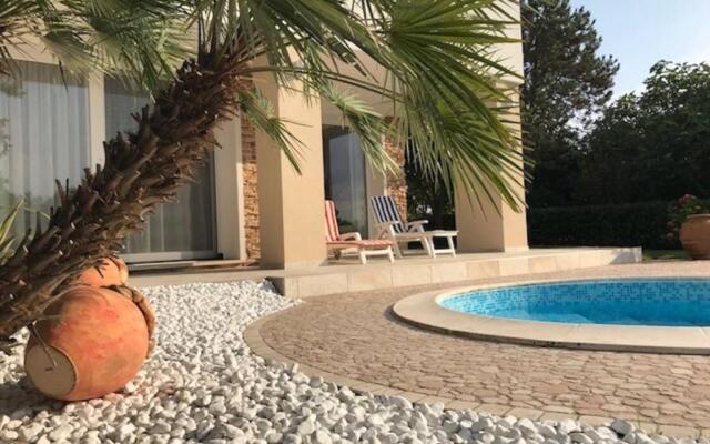 Beautiful Modern Villa in Albarella by Beahost