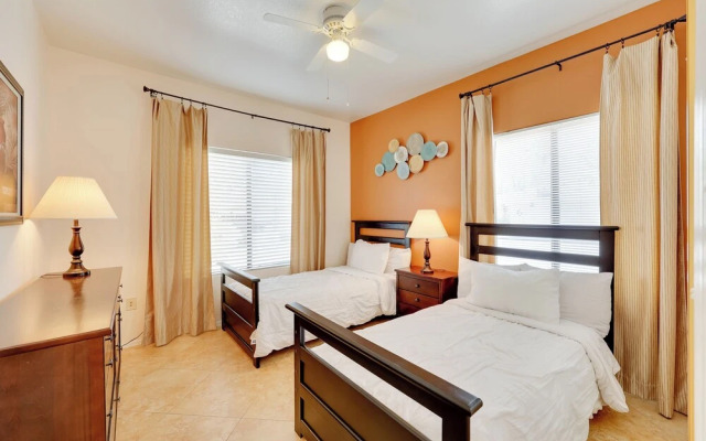 Sunny First-floor Phoenix Condo w/ Community Pool