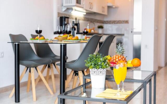 1314 FABULOUS 2 BEDROOM Accommodation ROOF TERRACE