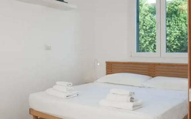 Apartment 3 With Pool And Sea View
