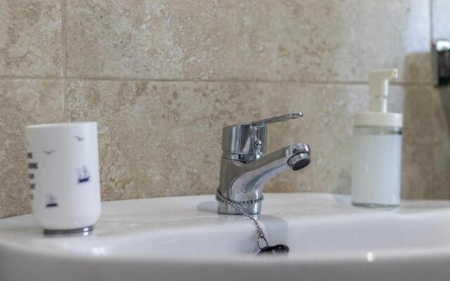 Antigua casa de escritor junto a la playa