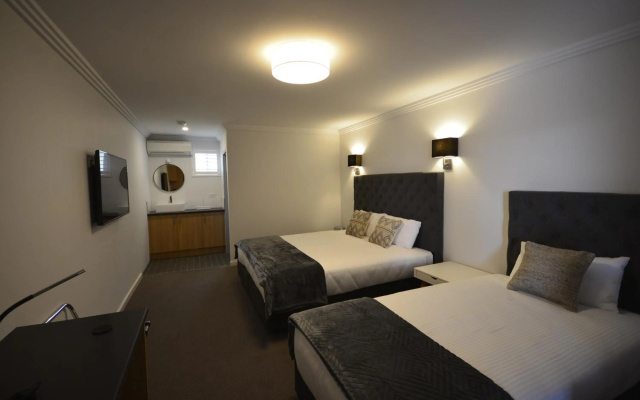 Quays Hotel – Guest Rooms – Batemans Bay