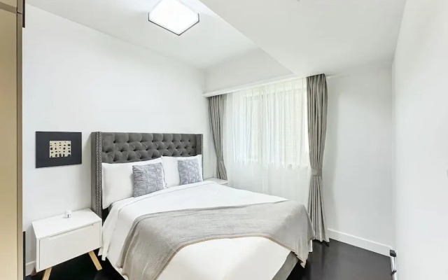 Shanghai West Nanjing RD 3Bed 1Min Metro