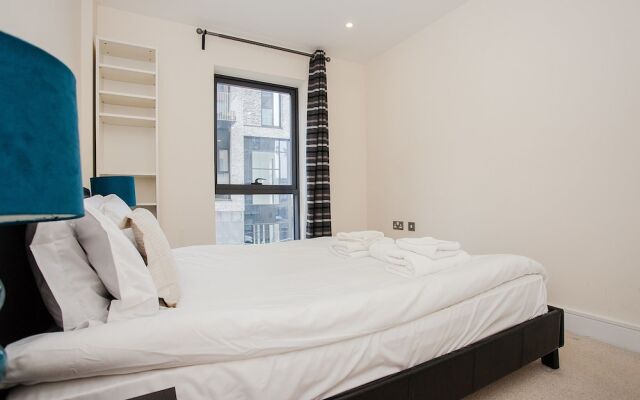 Modern 2 Bed Apartment Close to Canary Wharf