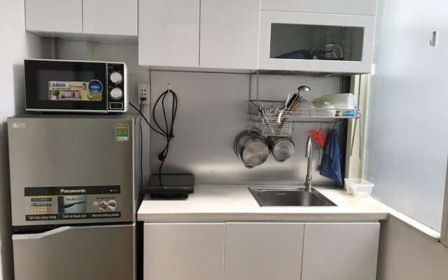 Smiley Apartment 8