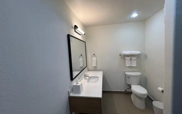 Quality Inn & Suites At Talavi