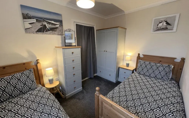 3 Bedroom Bungalow Moelfre- Private Garden,parking