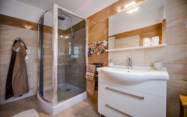 Apartments Casa Cerin