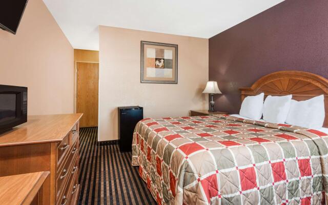 Days Inn by Wyndham Anderson IN