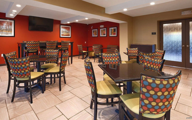 Clarion Pointe Independence - Kansas City