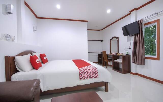 OYO 75353 Loy Chalet Resort