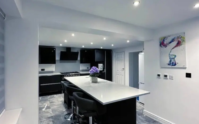 Serenity Haven 4-bed With Hottub,games,gym & More