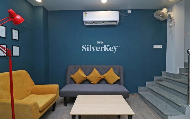 SilverKey Executive Stays 76470 Royal Crown Airport