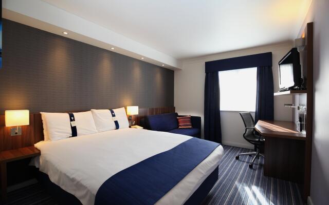 Holiday Inn Express London Gatwick - Crawley by IHG
