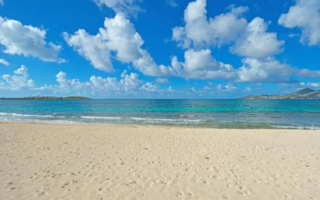 Deja Blue - Comfortable Beachfront condo