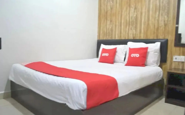 OYO 89715 CK Hotel 2