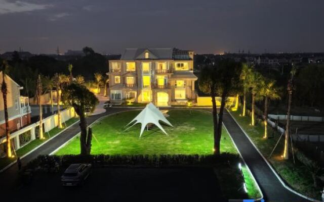 Shanghai Nora Zora Holiday Manor