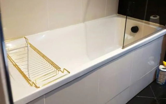 Modern 2-bed Apartment -12 Min Walk to Centre