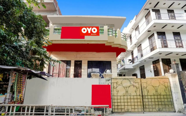 OYO Flagship 70083 Premium Hotel