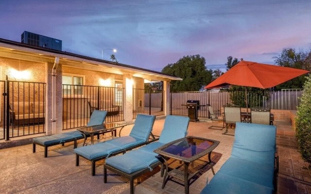 Spacious Updated 2 Masters POOL