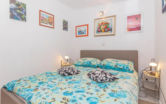 Nice Apartment in Grebastica With Wifi and 2 Bedrooms