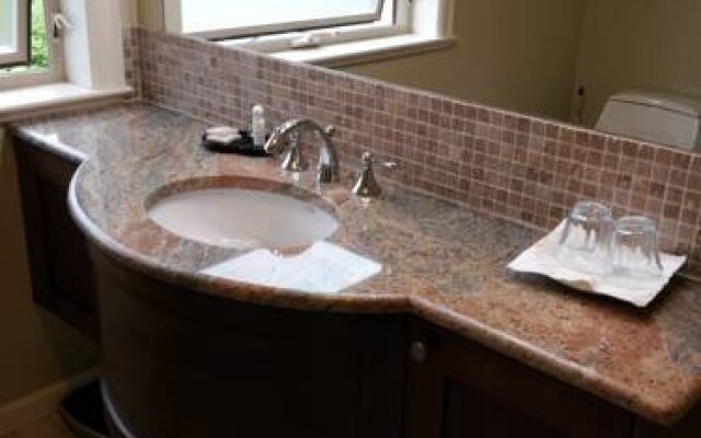 Malahat View Guesthouse