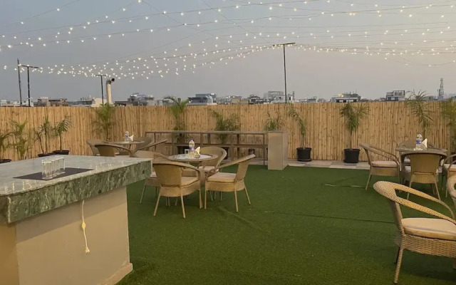 Saltstayz Premier – Cyber Hub