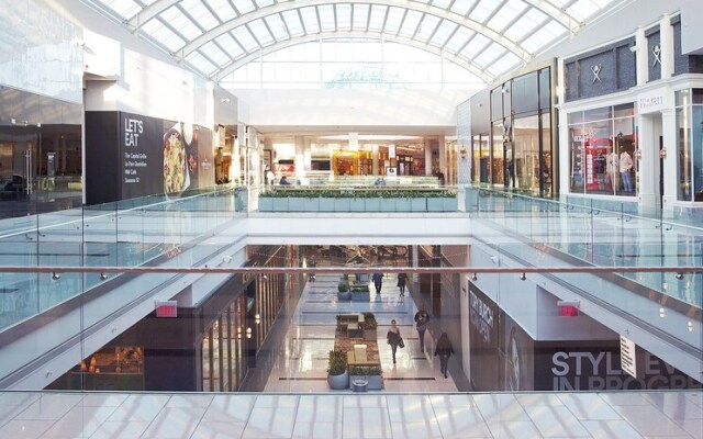 Yachtsman's Cove with 3-Levels