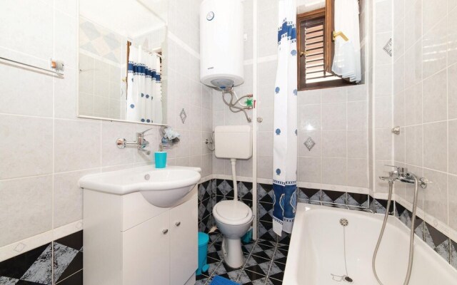 Nice Home in Kastel Novi With Wifi and 5 Bedrooms