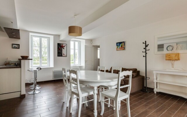 Alluring Holiday Home in Colleville-sur-mer With Terrace