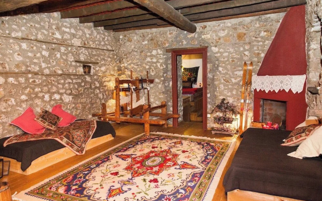 260m2 Unique Mountain House in Lilea Parnasos